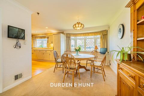 4 bedroom link detached house for sale, Woolhampton Way, Chigwell, IG7