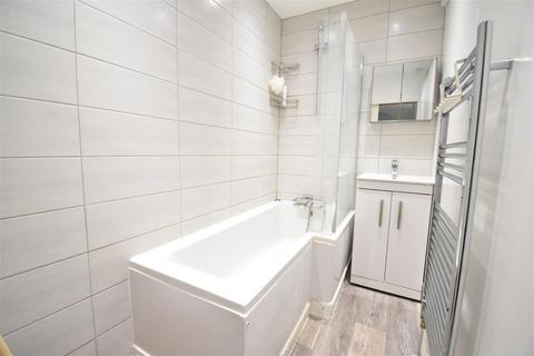 2 bedroom flat to rent, Ewell Road, Surbiton