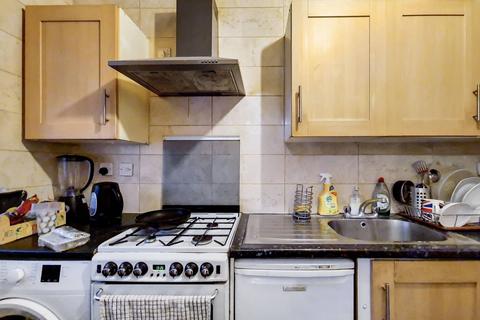 2 bedroom flat for sale, Lant Street, Borough, London, SE1
