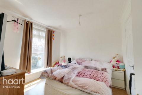 3 bedroom end of terrace house for sale, Blatcher Close, Kent