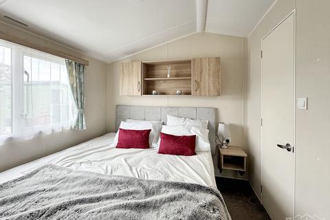 undefined, Levens LA8