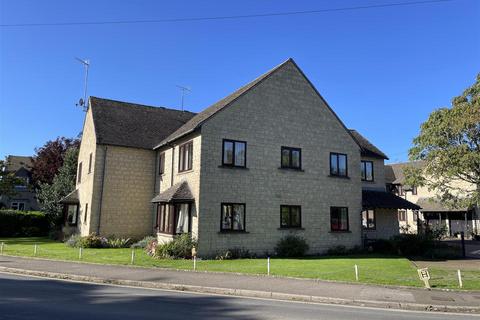 2 bedroom flat for sale, Pegasus Court, Bourton-On-The-Water, Cheltenham