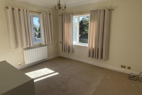 2 bedroom flat for sale, Pegasus Court, Bourton-On-The-Water, Cheltenham