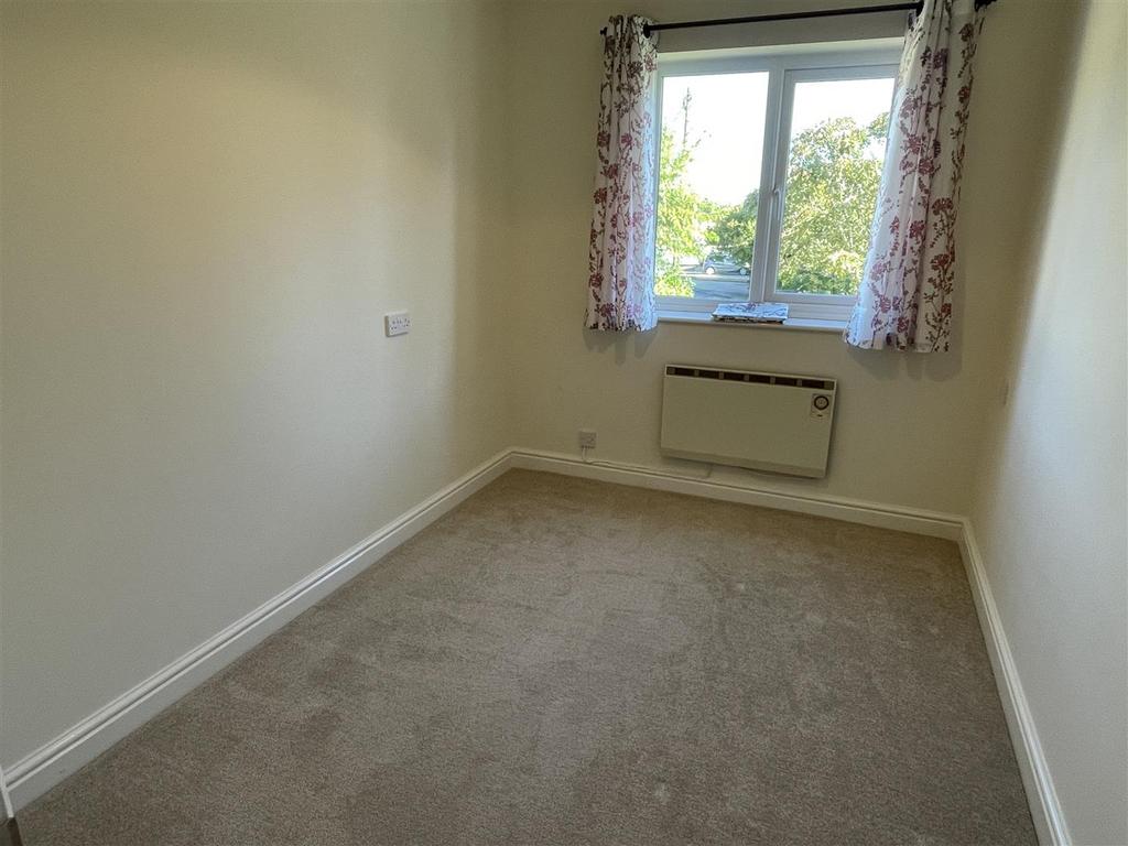 Bedroom 2.JPG