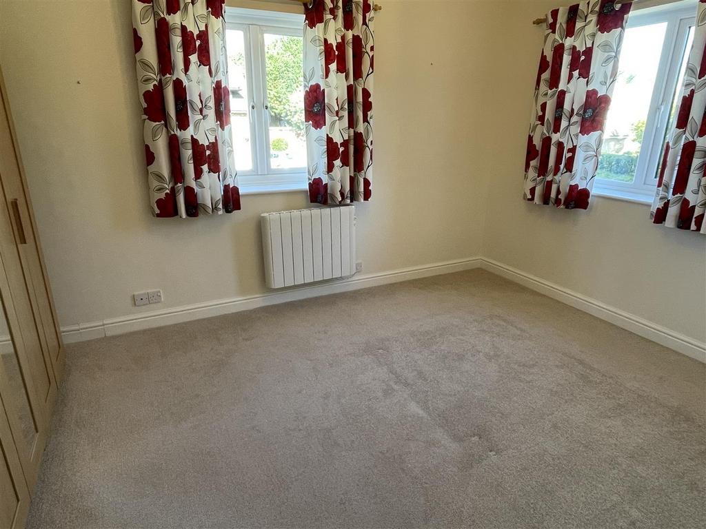 Bedroom 1.JPG