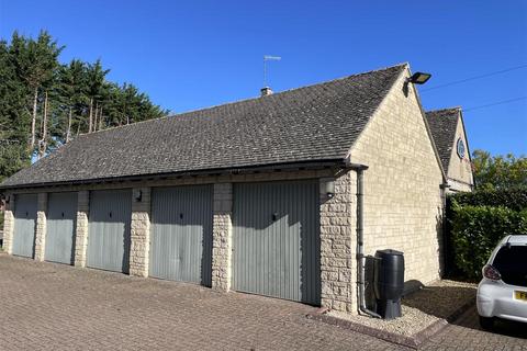 2 bedroom flat for sale, Pegasus Court, Bourton-On-The-Water, Cheltenham