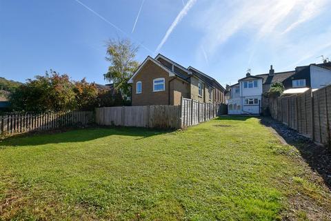 2 bedroom end of terrace house for sale, Church Street, Burham