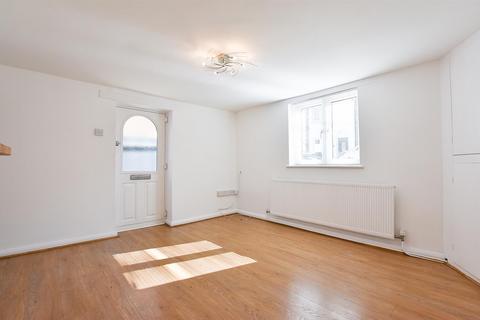 2 bedroom end of terrace house for sale, Church Street, Burham
