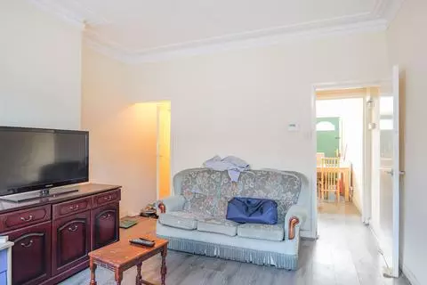 5 bedroom terraced house for sale - Photo 6