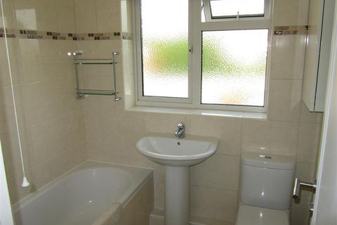 2 bedroom flat to rent, Russell Court, Surbiton