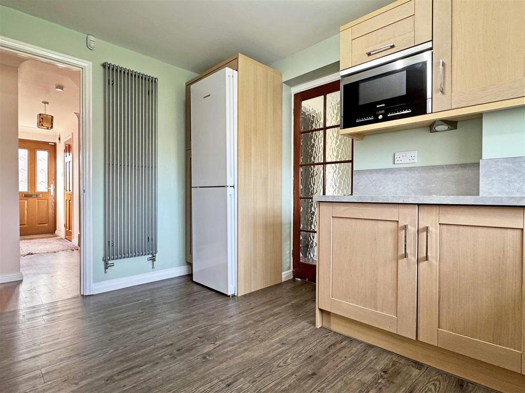 Kitchen (b).jpg