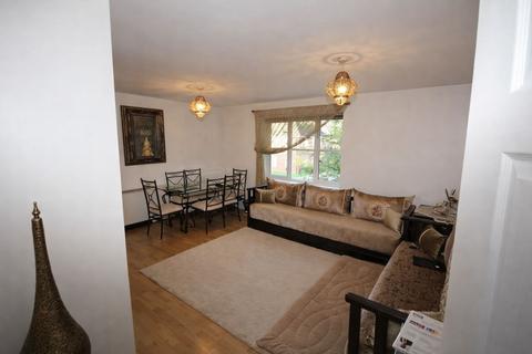 2 bedroom apartment for sale, Reid Close, Hayes, UB3