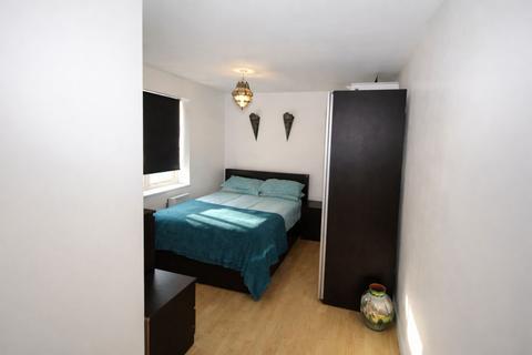 2 bedroom apartment for sale, Reid Close, Hayes, UB3