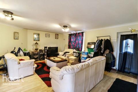 4 bedroom end of terrace house for sale, Highgrove Road, Dagenham