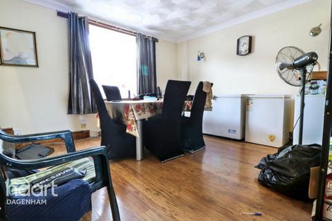 4 bedroom end of terrace house for sale, Highgrove Road, Dagenham