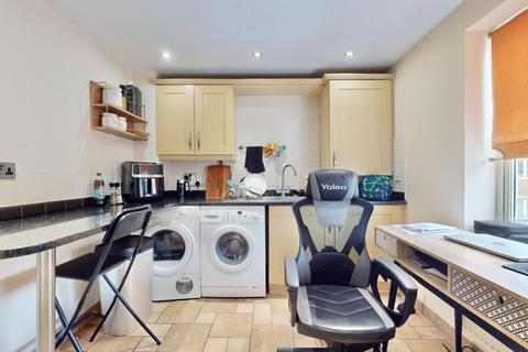 2 bedroom flat for sale, Bengeo Gardens, Chadwell Heath RM6