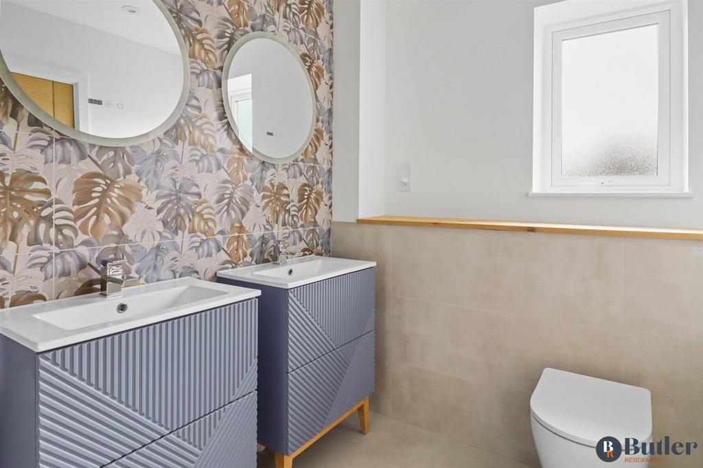 En-suite shower