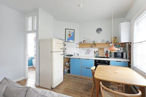2 bedroom flat for sale, Coldharbour Lane, London, SE5