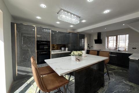 3 bedroom semi-detached house for sale, Birkenshaw Lane, Bradford BD11