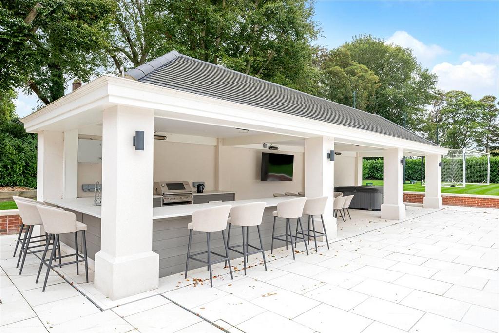 Outdoor Kitchen