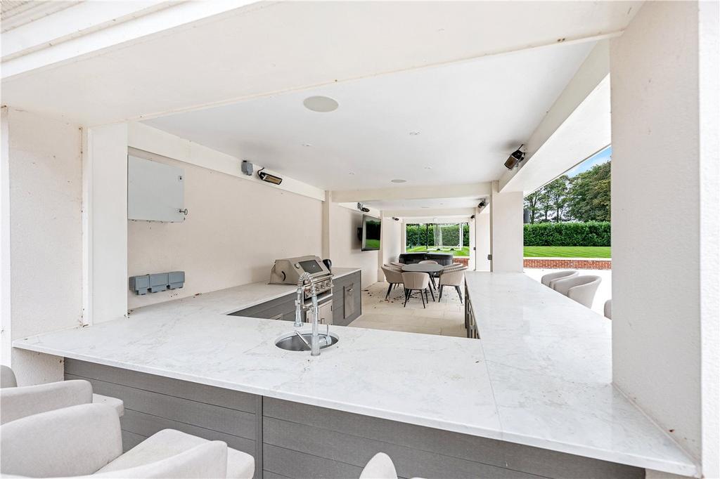 Outdoor Kitchen
