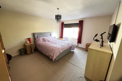 13a New Park Road, Ashford, TW15 1EG