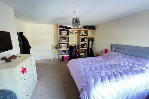 13a New Park Road, Ashford, TW15 1EG