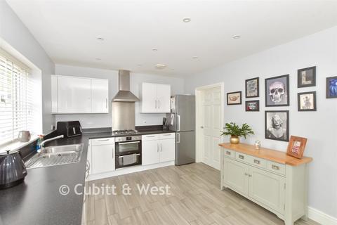 4 bedroom detached house for sale, Millennium Way, Heathfield TN21