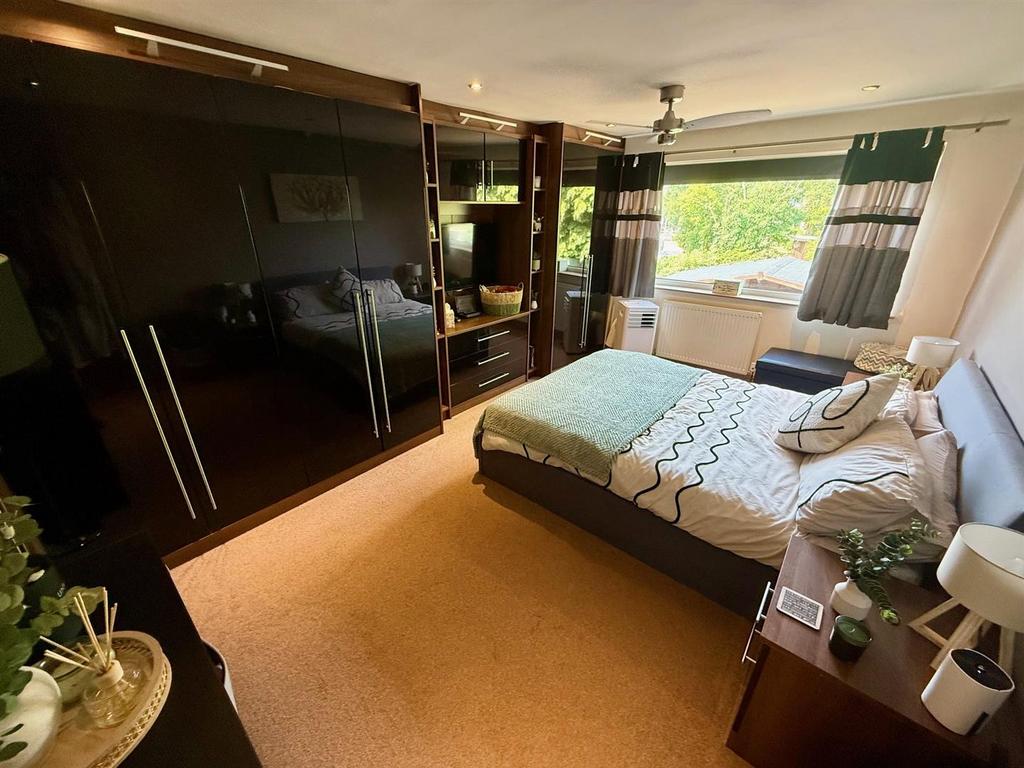 CC5 Bed1.jpg