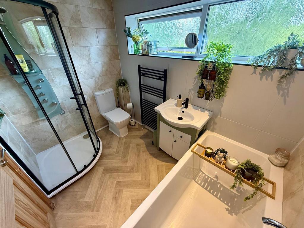 CC5 Bathroom.jpg