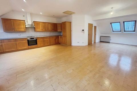 3 bedroom flat to rent, Turlow Court, Leeds, West Yorkshire, LS9