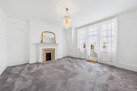 4 bedroom flat to rent, Hartington Place, Eastbourne