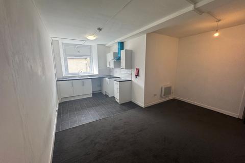 2 bedroom flat to rent, Office Street, Tai Cwm Office Street, CF39