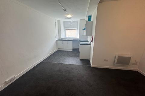 2 bedroom flat to rent, Office Street, Tai Cwm Office Street, CF39