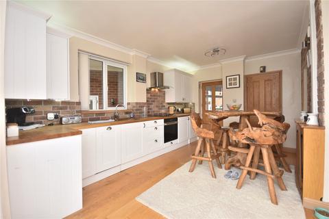 4 bedroom semi-detached house for sale, Lynnfield Gardens, Scholes, Leeds, West Yorkshire