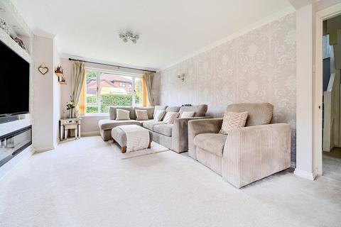 4 bedroom detached house for sale, Willowdale Close, Petersfield, GU32