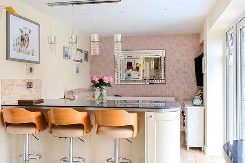 4 bedroom detached house for sale, Willowdale Close, Petersfield, GU32