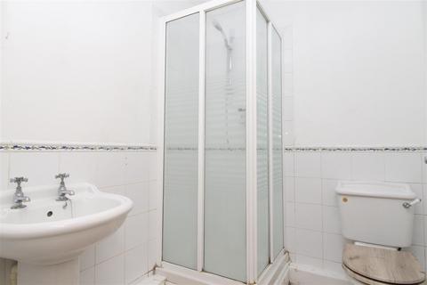 2 bedroom apartment for sale, Station Road, Herne Bay