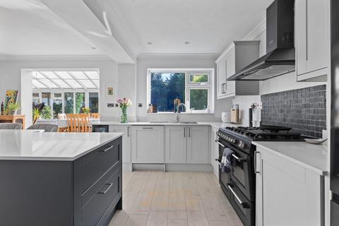 4 bedroom detached house for sale, Warren Close, East Grinstead RH19