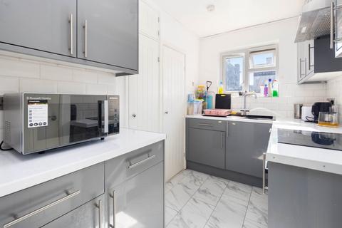 2 bedroom flat for sale, Frampton Park Road, London, E9