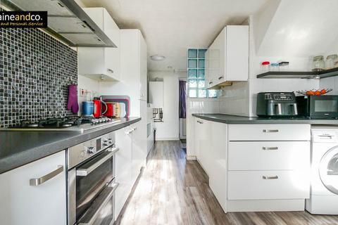 3 bedroom terraced house for sale, Robins Way, Hatfield