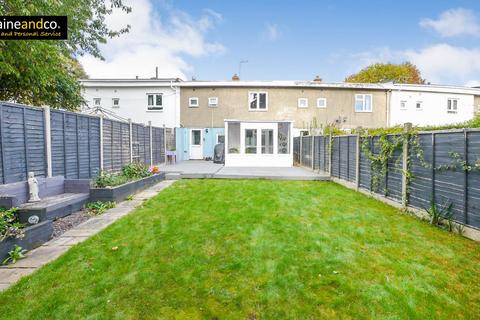 3 bedroom terraced house for sale, Robins Way, Hatfield