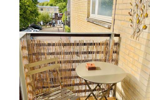 2 bedroom flat for sale, Ruby Way, London NW9