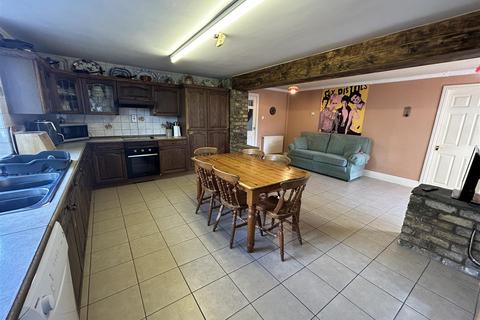 4 bedroom detached house for sale, Old Trough Lane, Hive, Brough