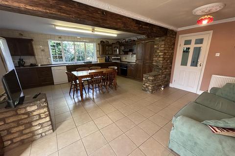 4 bedroom detached house for sale, Old Trough Lane, Hive, Brough