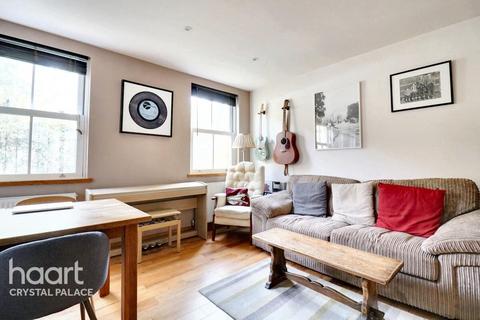 1 bedroom flat for sale, Dalton Street, London
