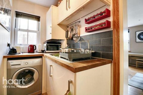 1 bedroom flat for sale, Dalton Street, LONDON