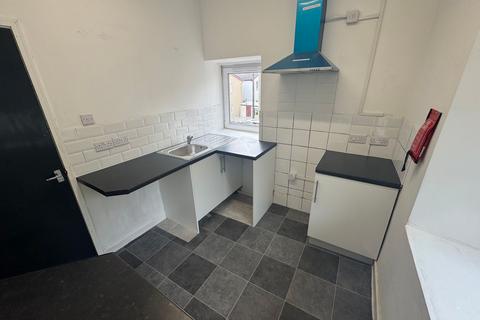 2 bedroom apartment to rent, Office Street, Tai Cwm Office Street, CF39