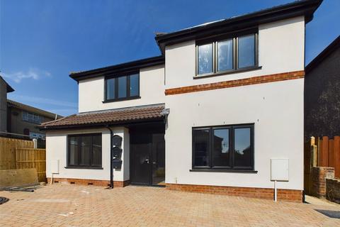 2 bedroom flat to rent, Harold Court Road, Romford RM3