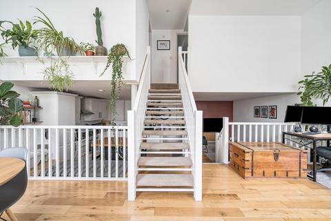 2 bedroom flat for sale, Loughborough Road, London SW9